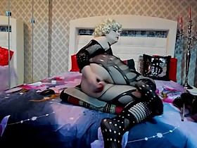 Wifey takes on a huge BBC on cam for cheating husband
